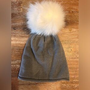 Lindo F Toque with White Pom Pom
